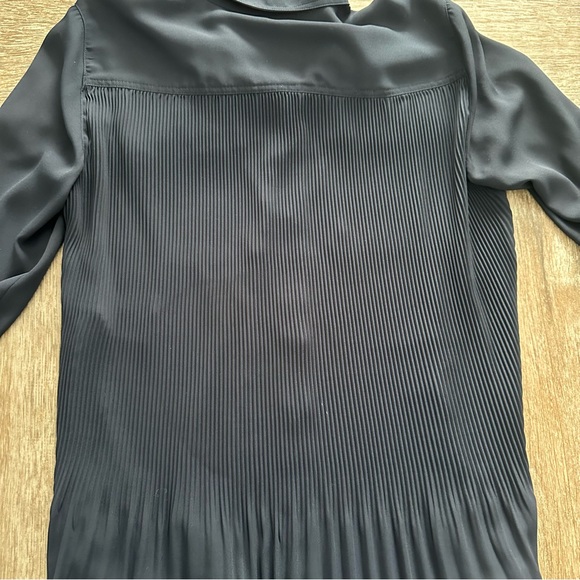 Jones New York Button-Up Top with pleated back & rollable long sleeves, Size Sm - Picture 4 of 7